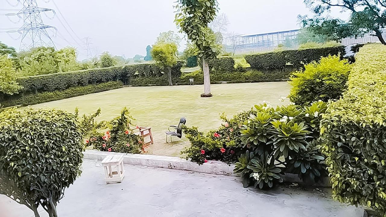 Roomshala 110 Hotel Mulaqaat - Shiv Nadar University Dadri Eksteriør billede