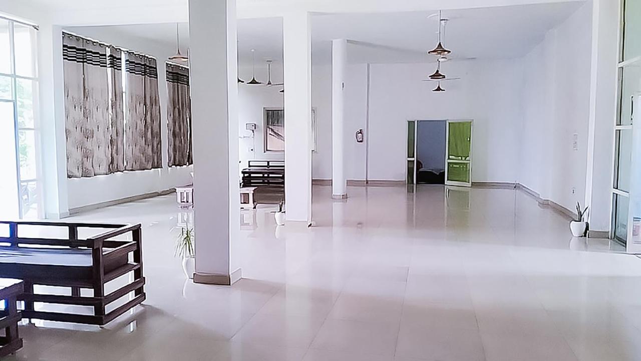 Roomshala 110 Hotel Mulaqaat - Shiv Nadar University Dadri Eksteriør billede