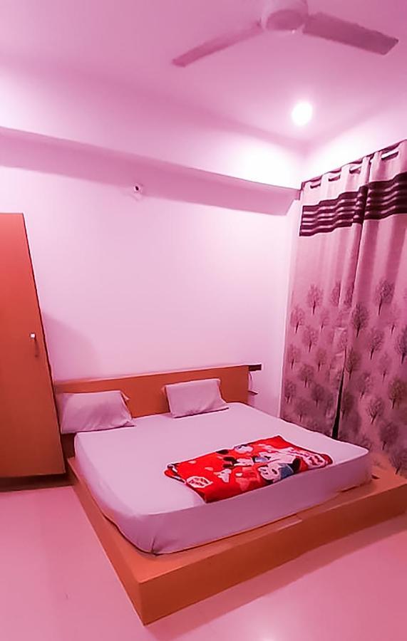 Roomshala 110 Hotel Mulaqaat - Shiv Nadar University Dadri Eksteriør billede