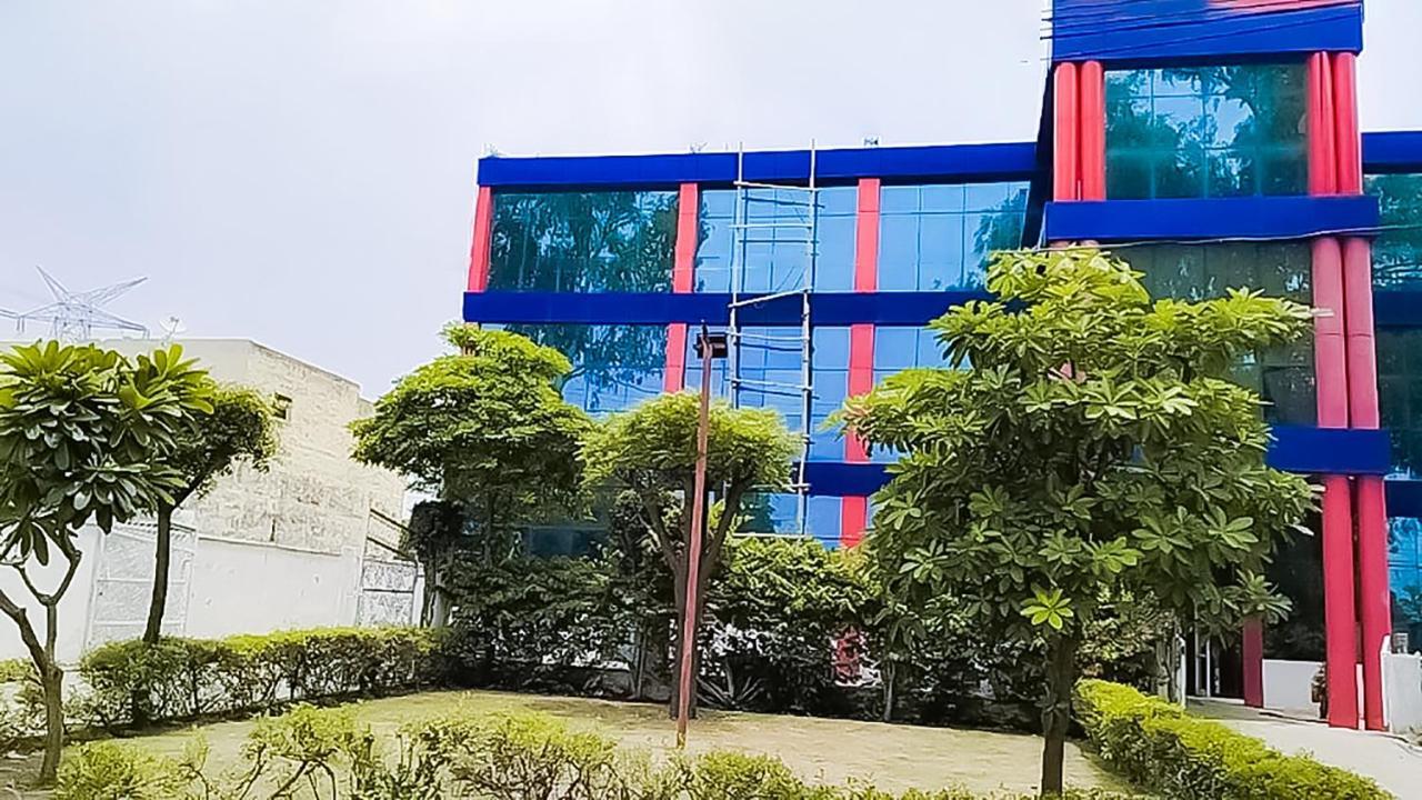 Roomshala 110 Hotel Mulaqaat - Shiv Nadar University Dadri Eksteriør billede