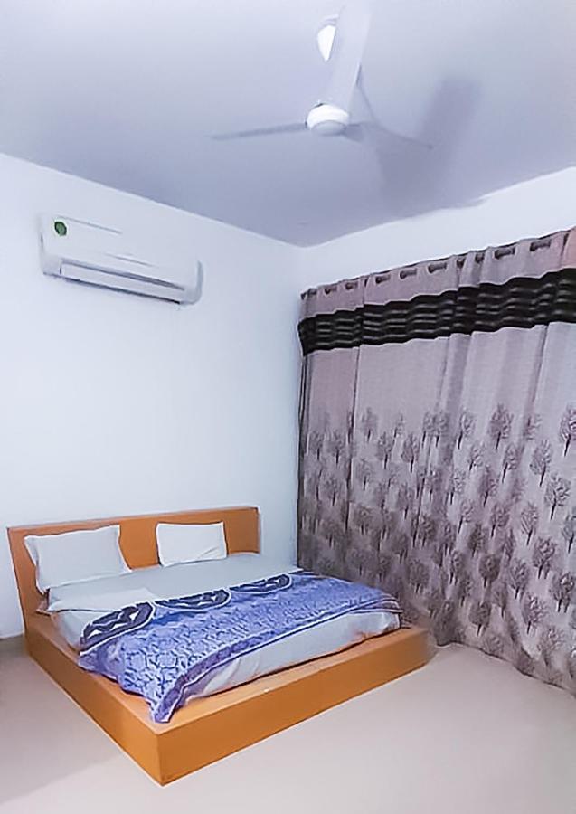 Roomshala 110 Hotel Mulaqaat - Shiv Nadar University Dadri Eksteriør billede