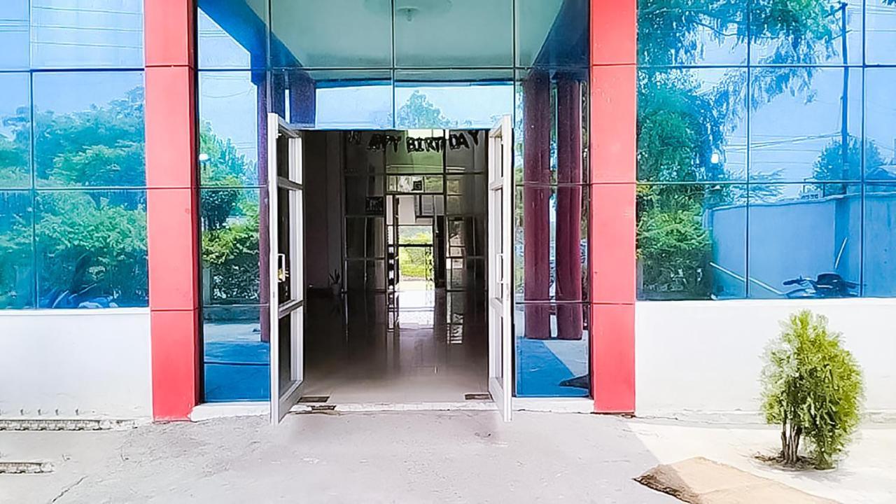 Roomshala 110 Hotel Mulaqaat - Shiv Nadar University Dadri Eksteriør billede