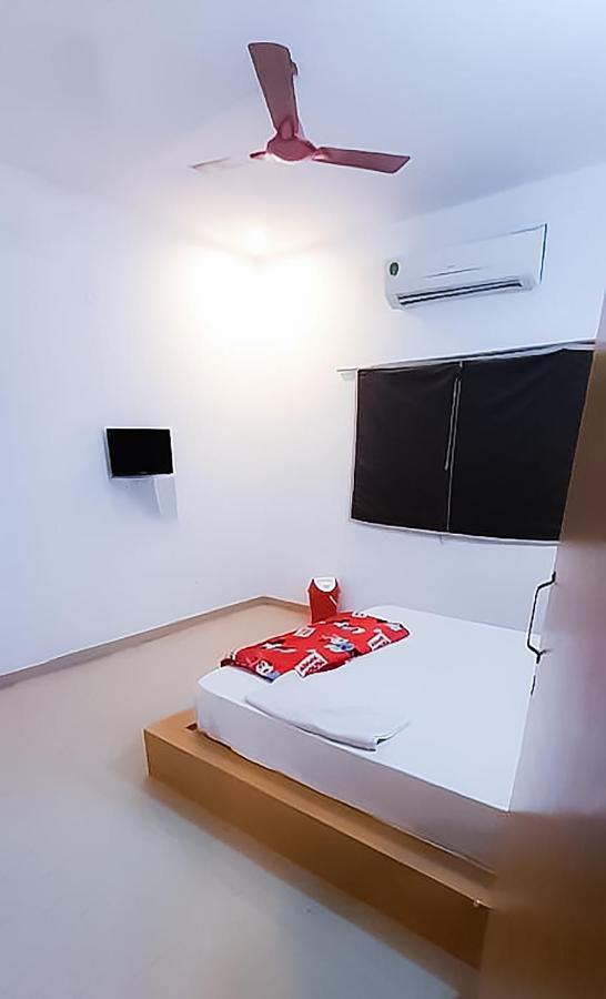Roomshala 110 Hotel Mulaqaat - Shiv Nadar University Dadri Eksteriør billede