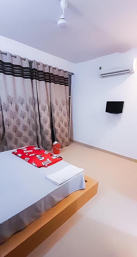 Roomshala 110 Hotel Mulaqaat - Shiv Nadar University Dadri Eksteriør billede