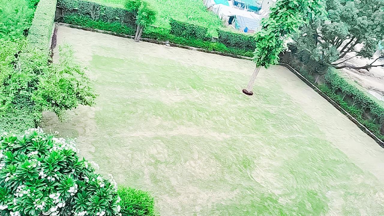 Roomshala 110 Hotel Mulaqaat - Shiv Nadar University Dadri Eksteriør billede