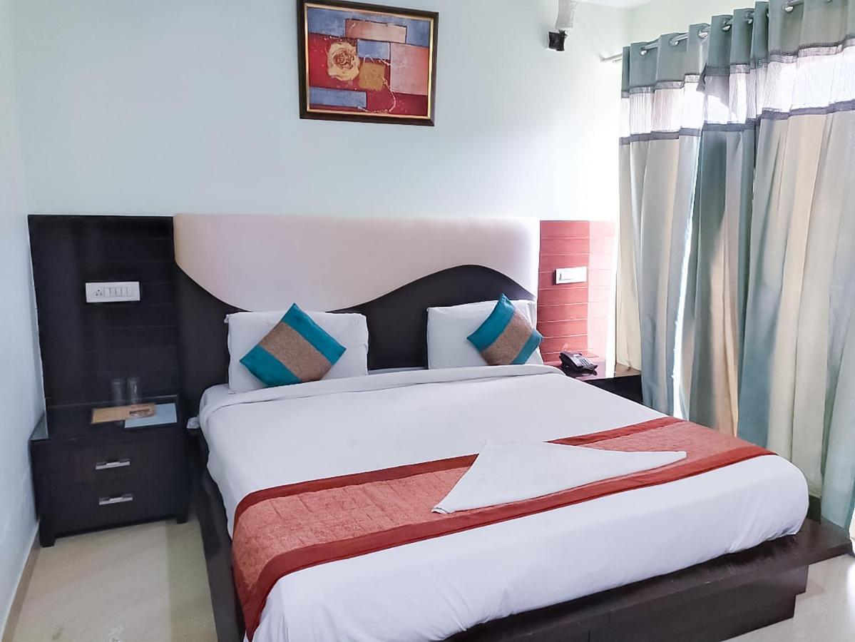 Roomshala 110 Hotel Mulaqaat - Shiv Nadar University Dadri Eksteriør billede